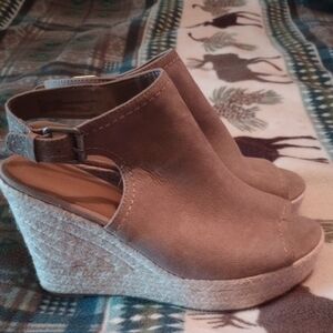 NWT Women's Tan Wedge Sandals size 8